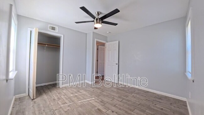 Building Photo - 1408 Lyle Ave