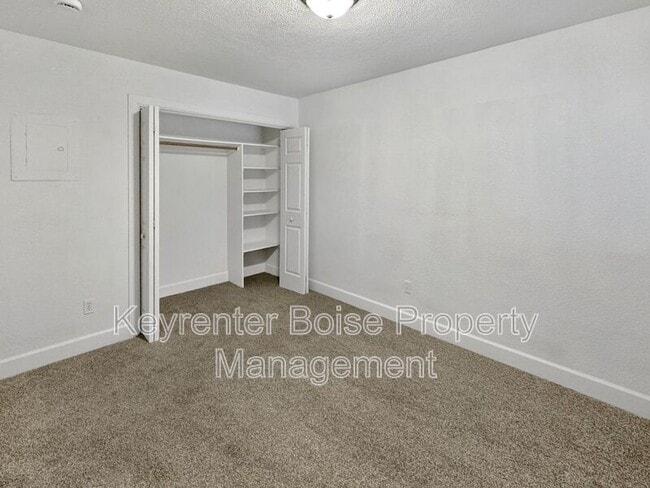 Building Photo - 7066 W Colehaven Ln