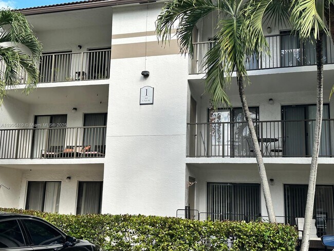 Building Photo - 610 S Park Rd