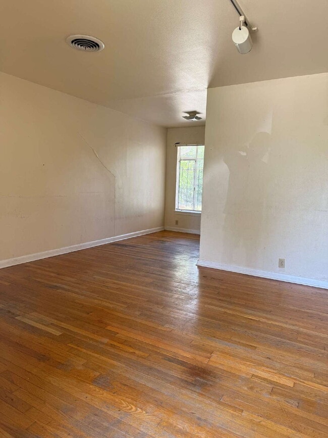 Building Photo - 419 Rosemont-
