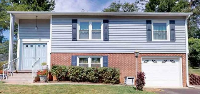 Building Photo - 112 Camelot Dr
