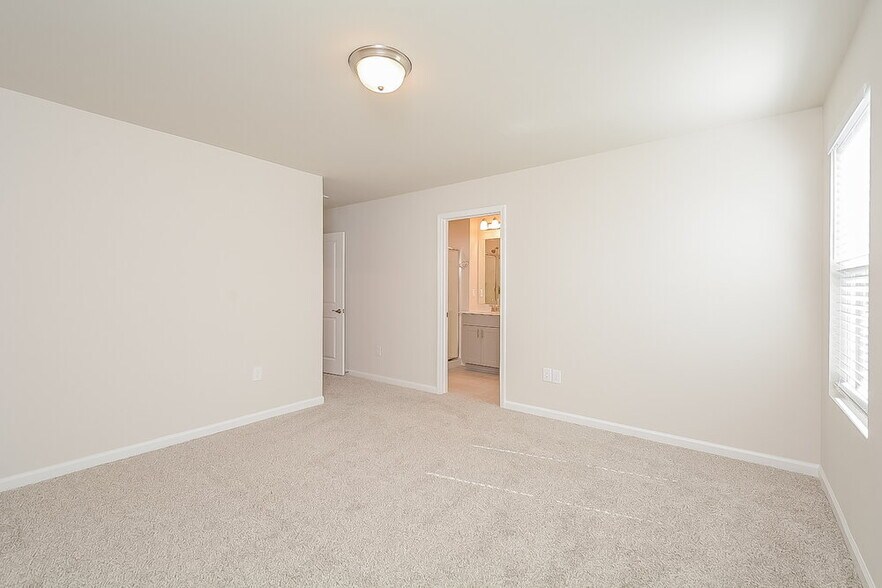 Building Photo - 206 Brook Farm Ln