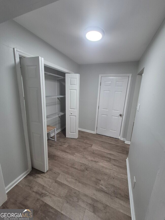 Building Photo - 185 Springdale Ct