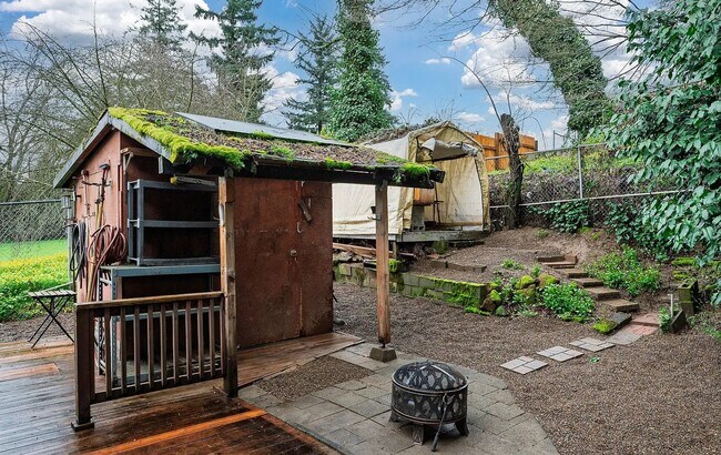 Building Photo - Remodeled 3 Bedroom, 1 Bath Home with Fenced Yard