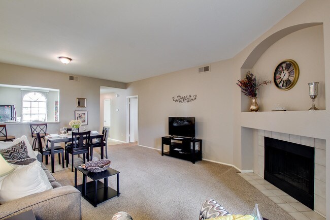 Building Photo - 930 N Mesa Dr