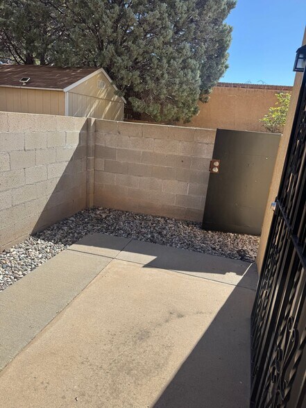 Building Photo - 1326 San Pedro Dr SE