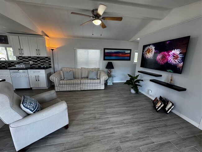 Building Photo - 228 Orchid St