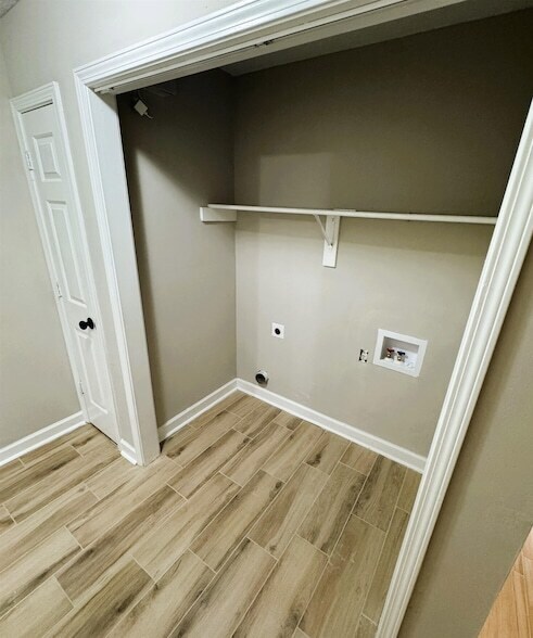 Building Photo - 7097 Foxhall Dr