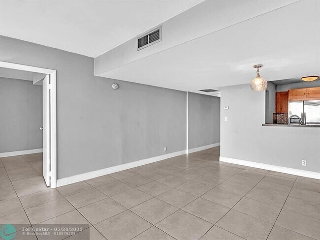 Building Photo - 20379 W Country Club Dr
