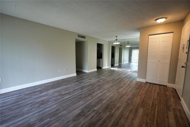Building Photo - 512 Orange Dr