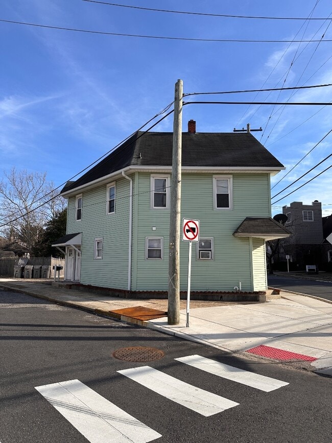 Building Photo - 503 N Delaware St