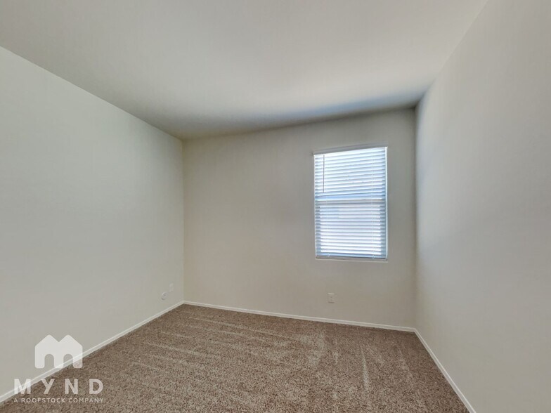 Building Photo - 10515 E Lupine Ln