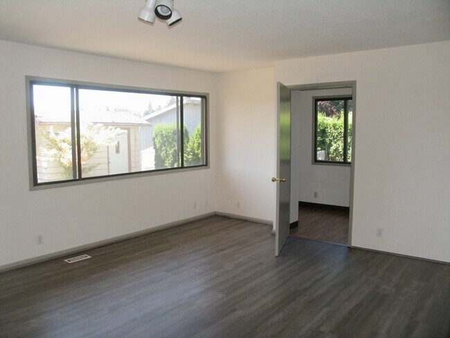 Building Photo - Nice Home in Hillsboro