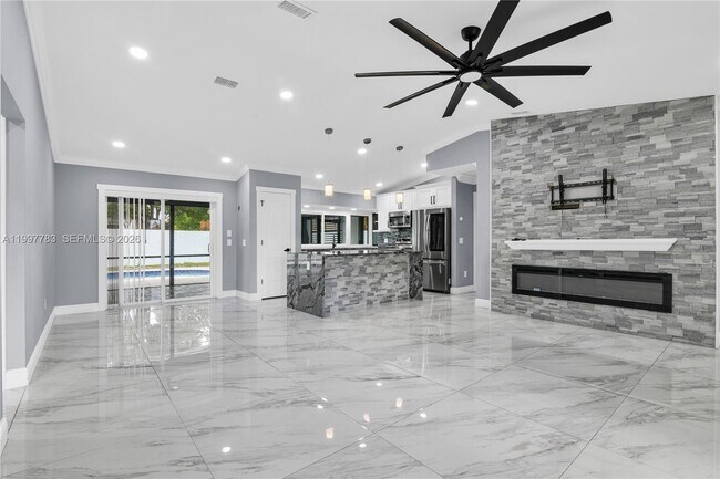 Building Photo - 702 NW Orchid St