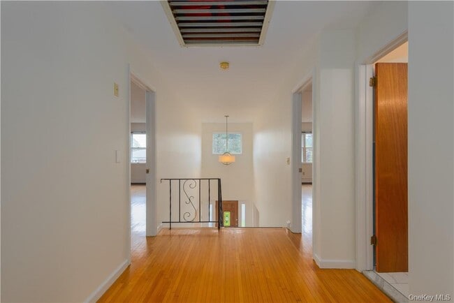 Building Photo - 30 Cassilis Ave