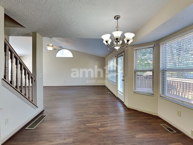 Building Photo - 2097 Earlsway Dr