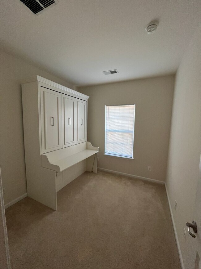 Building Photo - 927 Brechin Ln