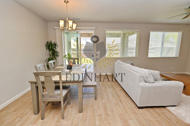 Building Photo - 502 Traverse Dr S