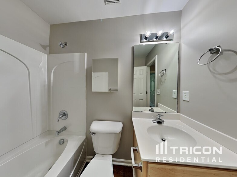 Building Photo - 7233 Hidden Creek Dr
