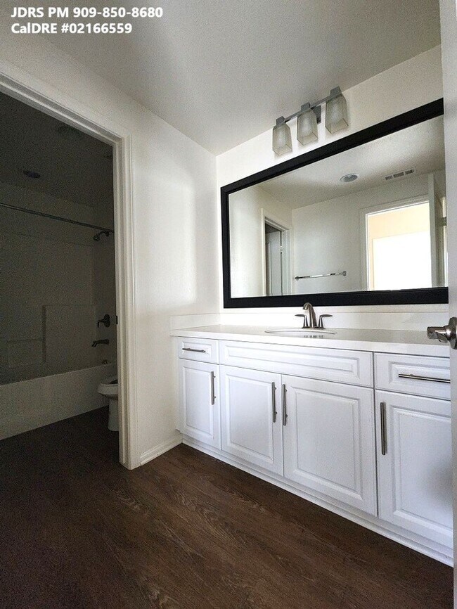 Building Photo - Upland 3 Bedroom Condo