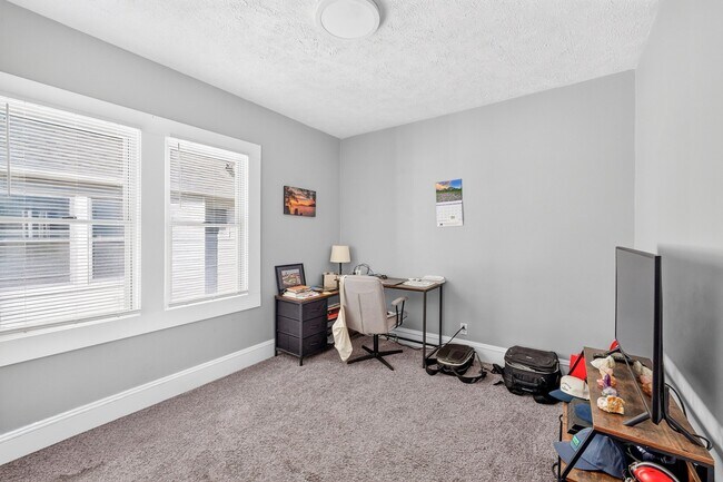 Building Photo - 2148 Bunts Rd