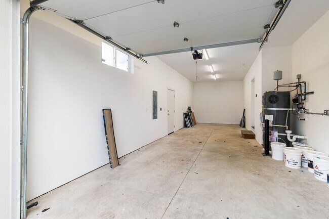 Building Photo - Halleck Townhomes Triplex