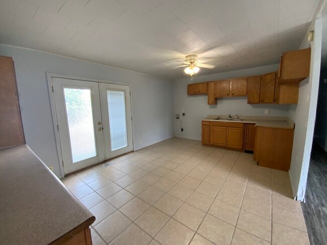 Building Photo - 807 Knollcrest Dr