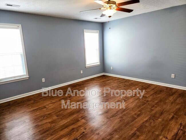 Building Photo - 324 Rose Bud Ln