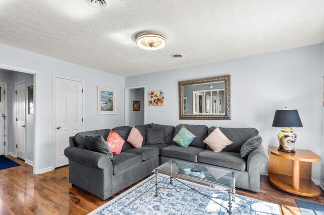 Building Photo - 4 Bed/2 Bath Furnished Single Family Home in Surfside 1 Mile to the Beach By Golf Cart!