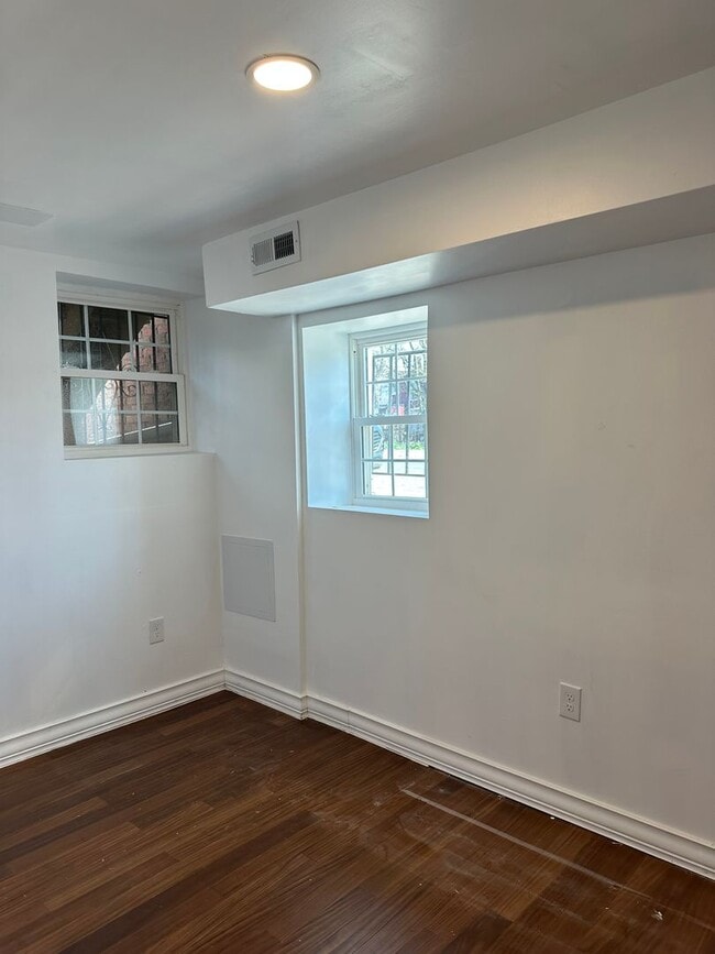 Building Photo - Newly Renovated, Spacious Home! W/D Hook-Up, Close to JHU, KKI and Public Transportation! Availab...