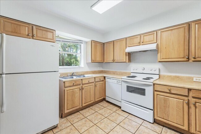 Building Photo - 205 Juniper Dr