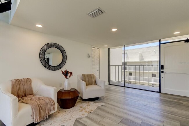 Building Photo - 500 N Osceola Ave