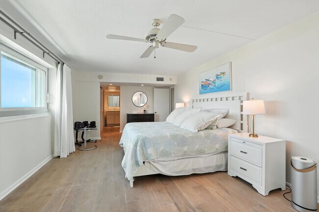 Building Photo - 3951 Gulf Shore Blvd N