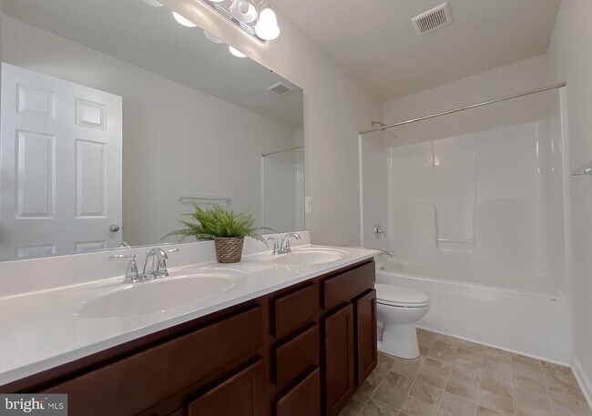 Building Photo - 23246 Lindsay Dr