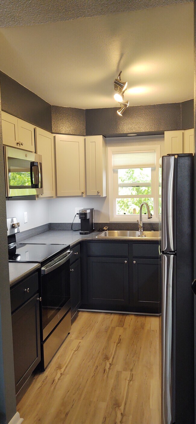 Building Photo - 1516 Taft Ave