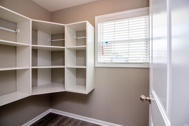 Building Photo - 444 Brescia Dr
