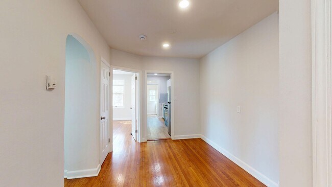 Building Photo - 1549 Montana Ave NE