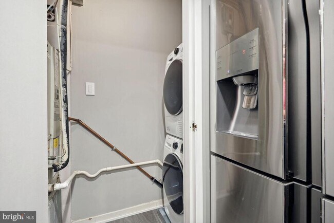 Building Photo - 1530 Key Blvd