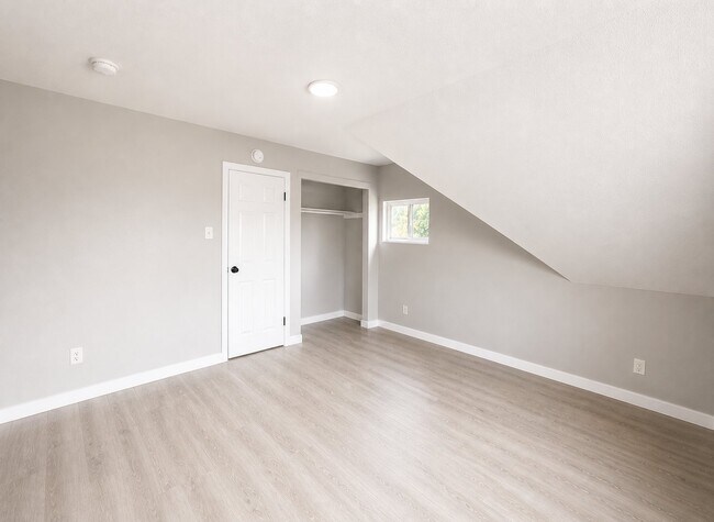 Building Photo - 608 Baystate Ave