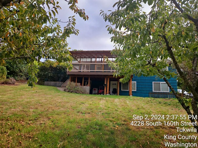 Building Photo - Tukwila/SeaTac daylight rambler - large home for rent - 4 bedrooms 2 bathrooms with 2 kitchens - ...