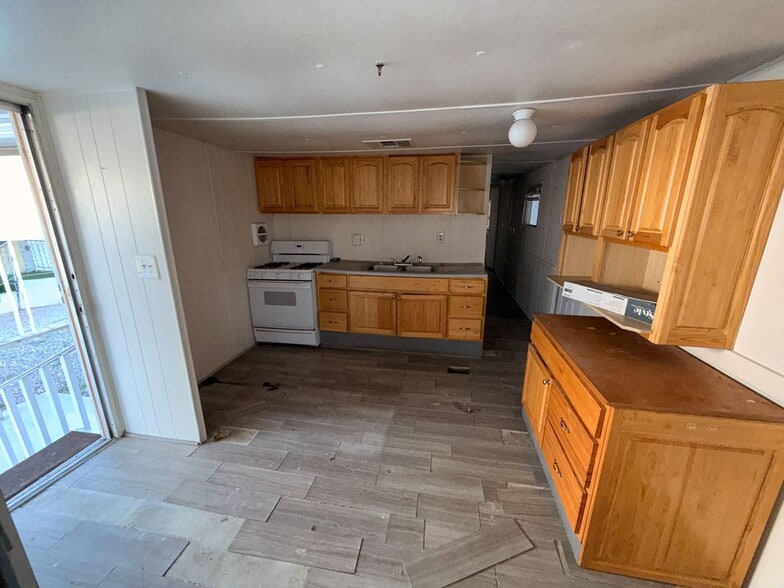 Building Photo - 3601 E Wyoming Ave