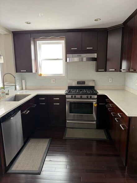 Building Photo - 6132 Booth St