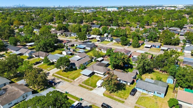 Building Photo - 1203 Valerie Ave