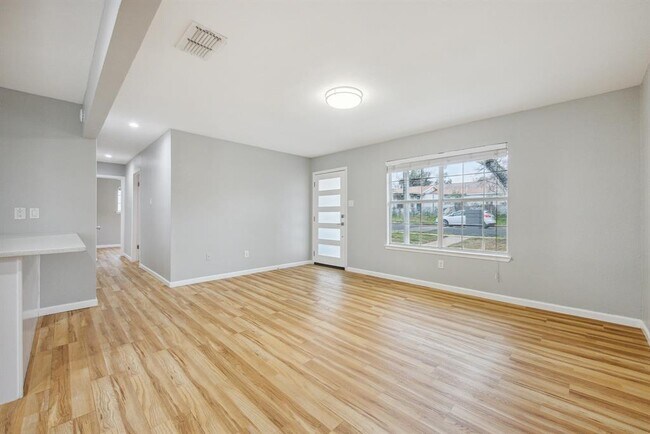 Building Photo - 1111 Lawson Ln