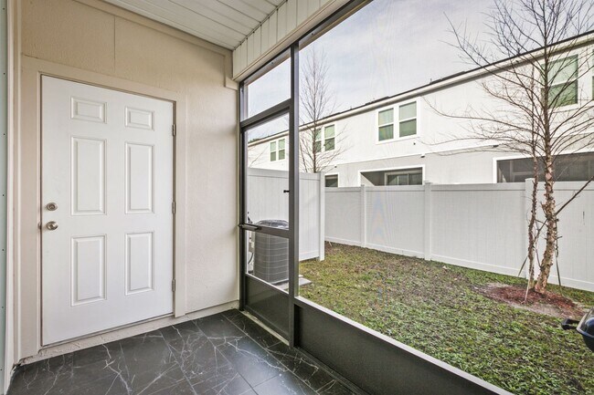 Building Photo - 2-Bedroom Townhome for Rent with Private En-Suite Baths & Screened Porch