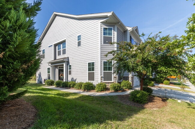 Building Photo - 3 bedroom 2.5 Townhouse with Office in Lak...