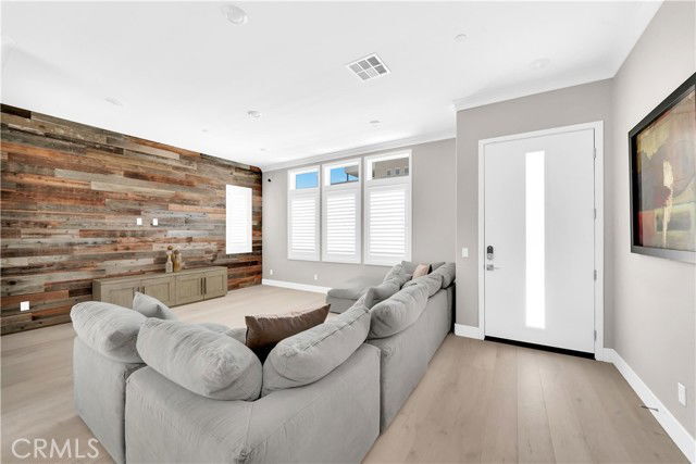 Building Photo - 249 Chorus