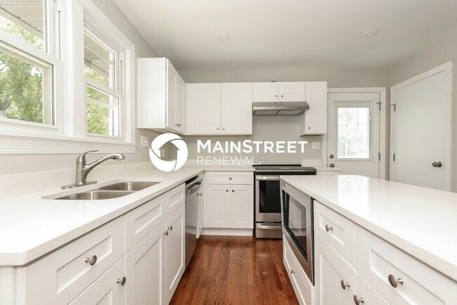 Building Photo - 3 Bedroom Pet-Friendly Home in MADISON, TN with Main Street Renewal