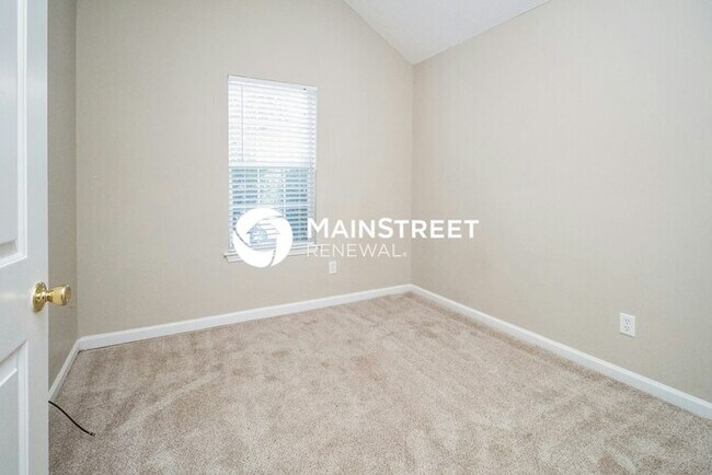 Building Photo - 3 Bedroom Pet-Friendly Home in Lithonia, GA with Main Street Renewal