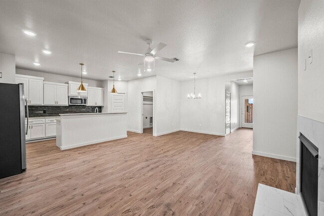 Building Photo - 10918 Albany Ave